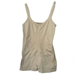Seamless Nude Shapewear Bodysuit Romper Shorts Adjustable Straps Size Large. NEW